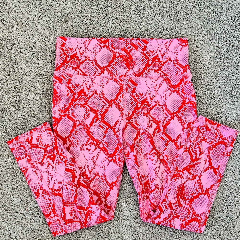 Fabletics high waisted snakeskin power hold capri leggings